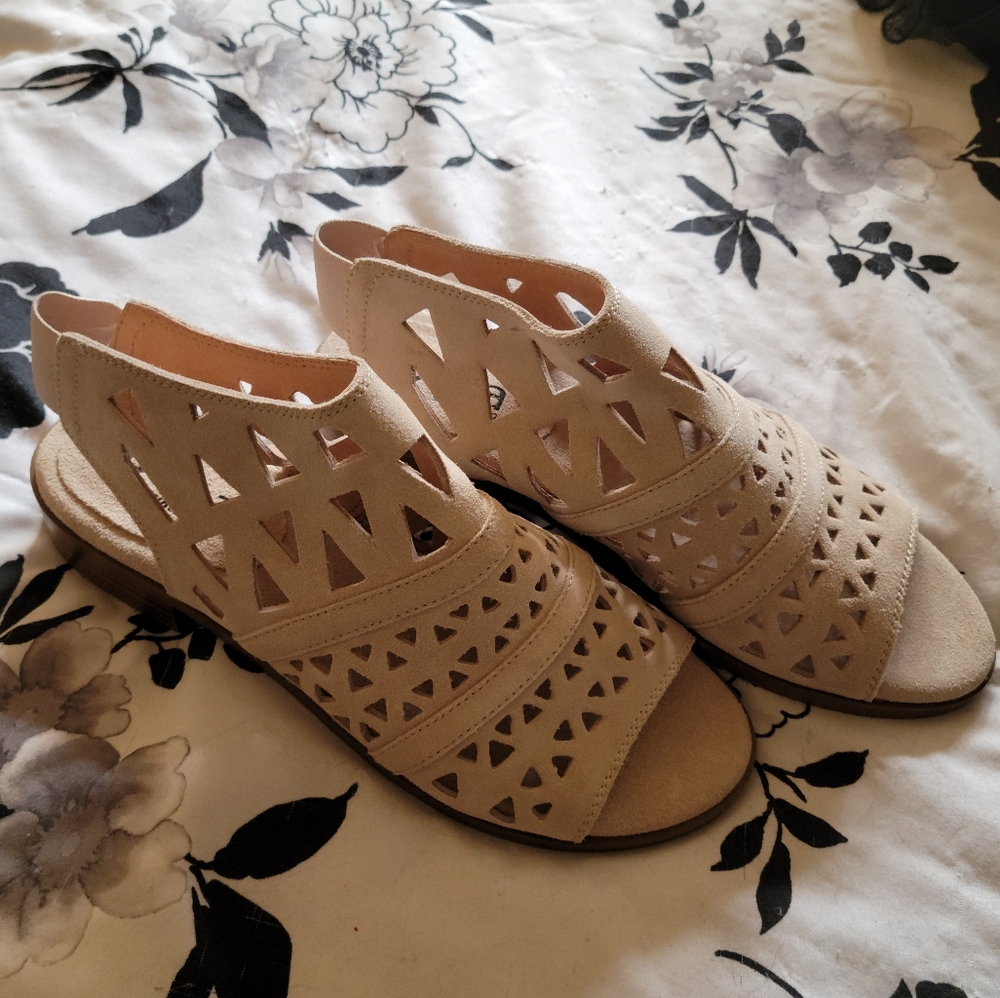 Suede cutout sandle
